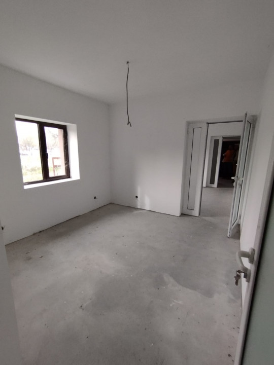 SE VINDE CASA IN CALUGARENI 3 camere bucatarie baie 35 000 -300 mp teren stradal