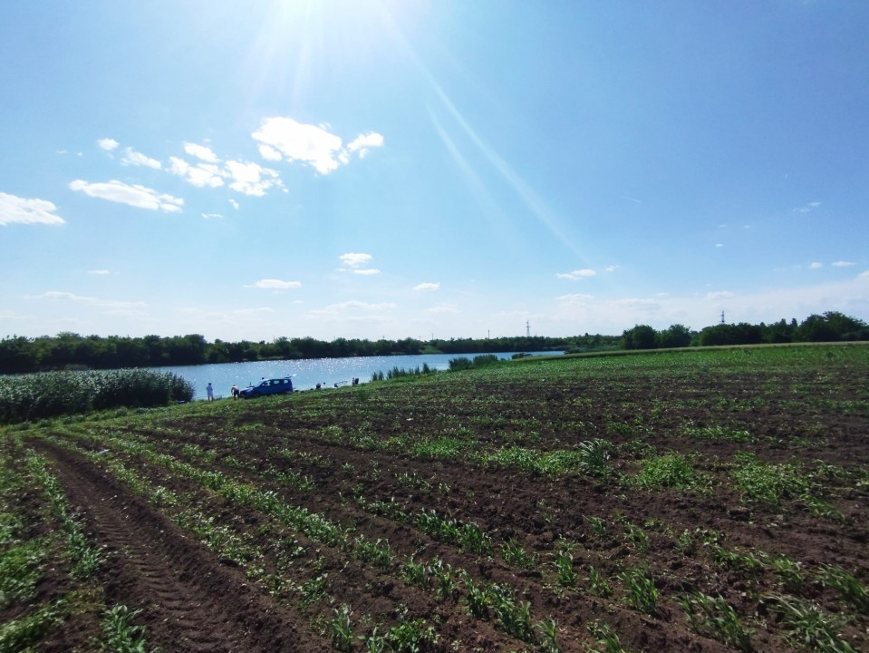 MEGA OCAZIE SE VINDE TEREN 10.600 DE METRI LA PRET DE 6.600 CU DESCHIDRE LA LAC