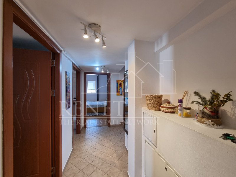 Apartament 3 (+1) camere, cu terasa, Centra, 2 locuri de pacare incluse. 