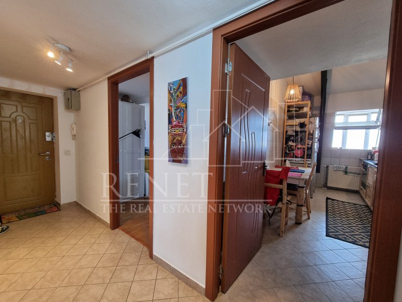 Apartament 3 (+1) camere, cu terasa, Centra, 2 locuri de pacare incluse. 