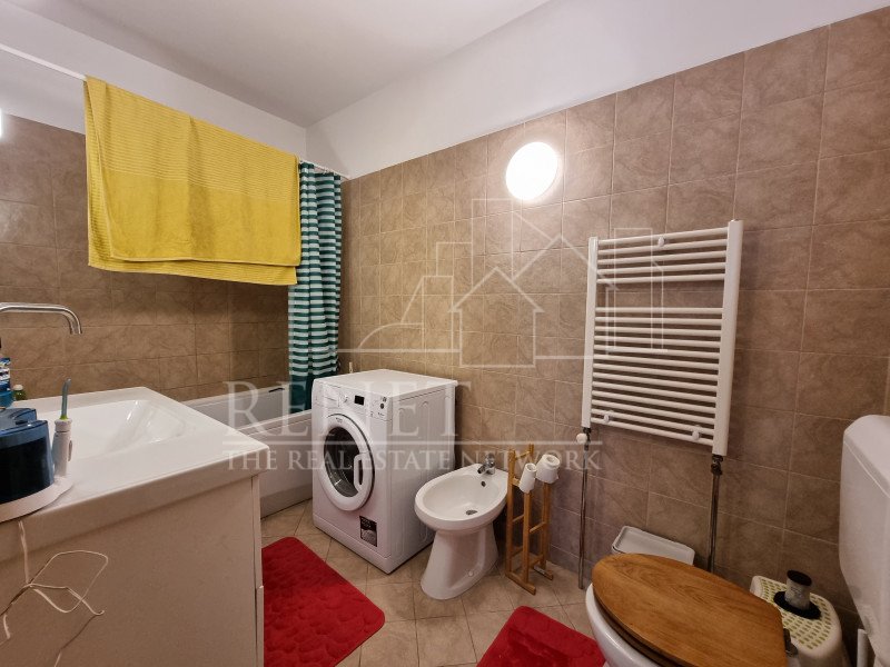 Apartament 3 (+1) camere, cu terasa, Centra, 2 locuri de pacare incluse. 