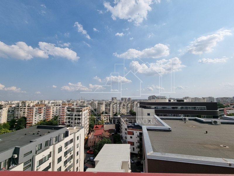 Apartament 3 (+1) camere, cu terasa, Centra, 2 locuri de pacare incluse. 