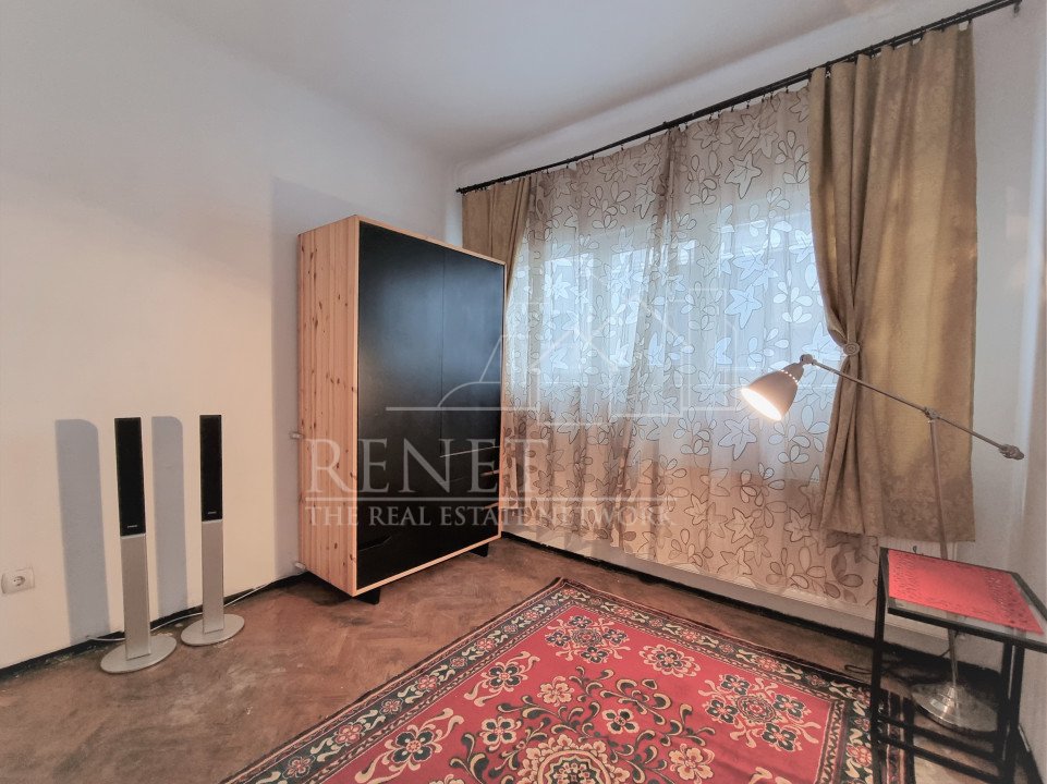 Apartament  3 camere central, imobil tipic interbelic, cu curte interioara