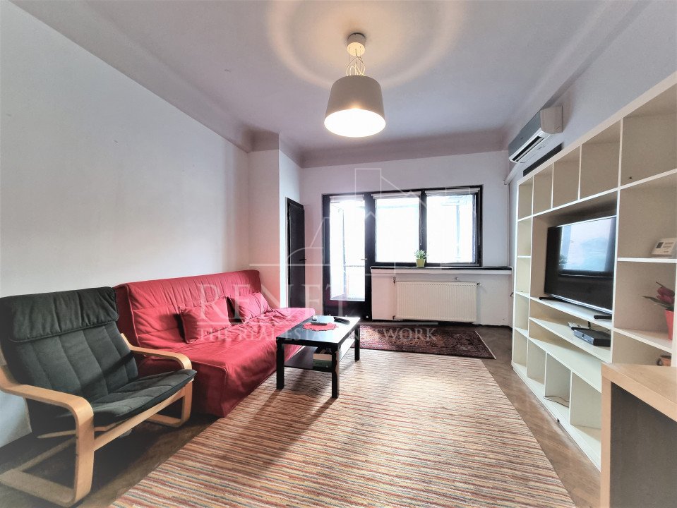 Apartament  3 camere central, imobil tipic interbelic, cu curte interioara