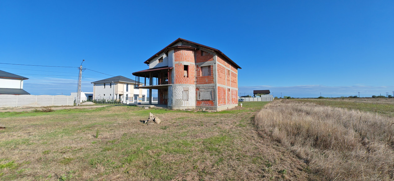 Casa+lot 768mp Sabareni