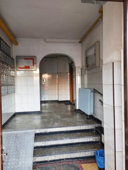 SE VINDE APARTAMENT 3 CAMERE SPATIOS SI RENOVAT IN ZONA PIATA RAHOVA