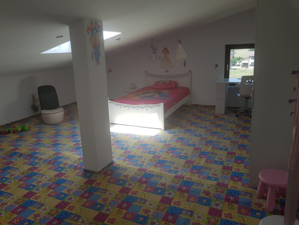 VAND VILA DUPLEX DE LUX 800 MP UTILI SI 1130 MP TEREN LANGA LACUL CERNICA 